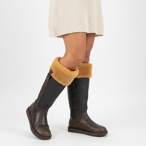 UGG Australia  Shearling Brown Leather Winter Boots Size 5